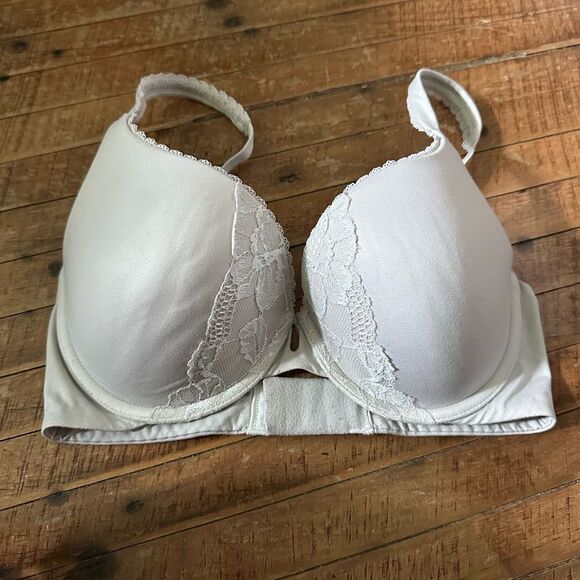 Victoria’s Secret Body 32DD Lacy padded perfect coverage bra - Picture 1 of 3